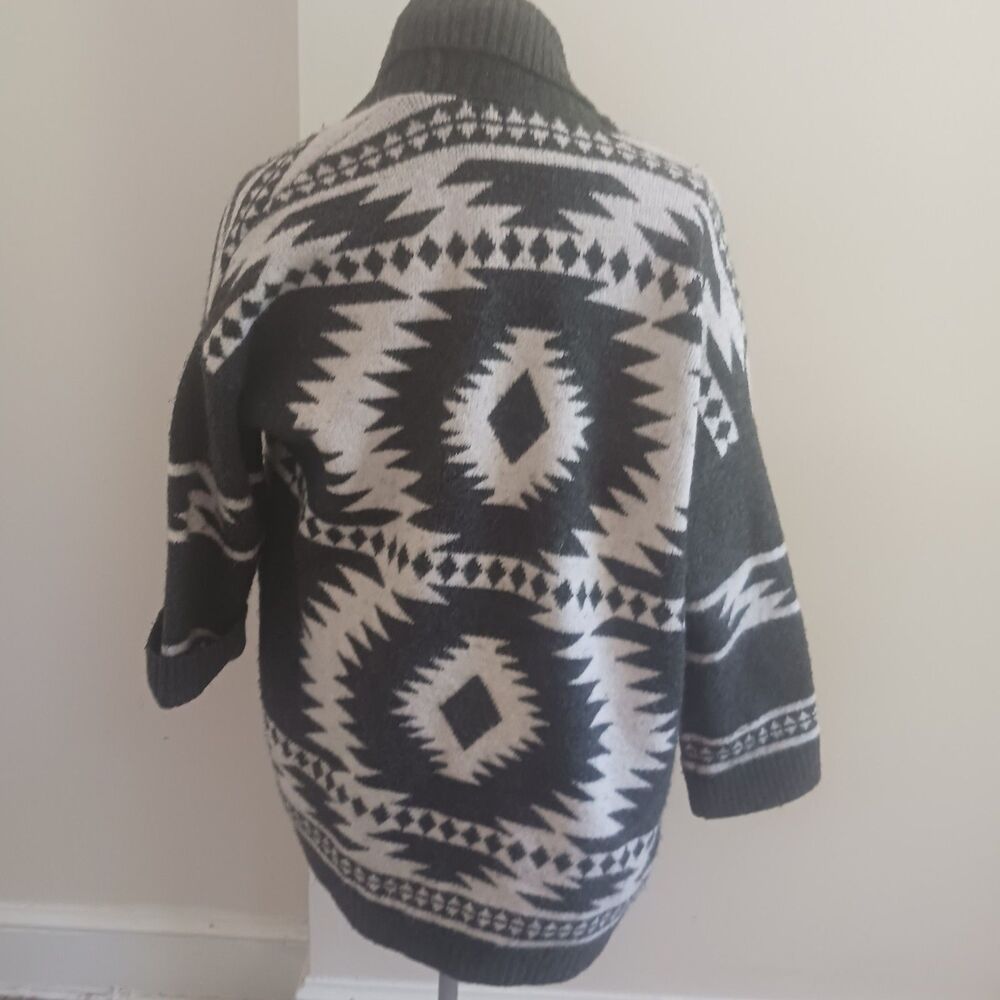 Tahari Aztec Shawl Collar Long Cardigan Women's Size Small Print